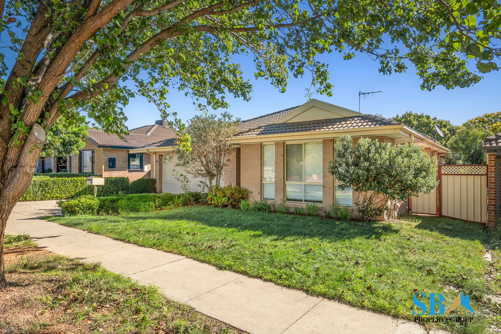 17 Betty Maloney Crescent, BANKS ACT 2906 - Image 2